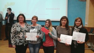 Les alumnes, recollint el premi d'emprenedoria d'FP a l'Ebre.