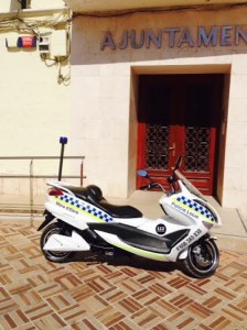 Nova moto elèctrica policia local Móra d'Ebre abril2014
